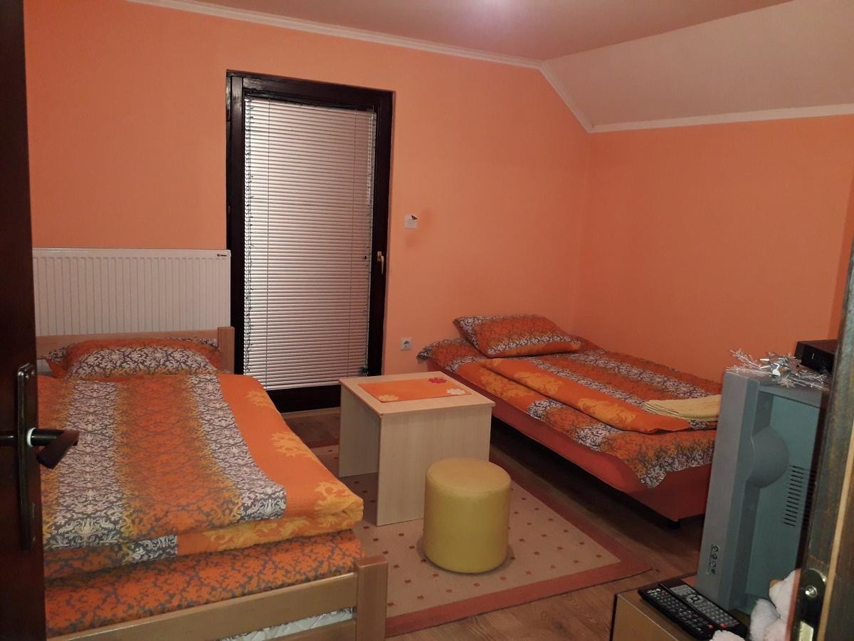Rooms Violeta Μόκρα Γκόρα Εξωτερικό φωτογραφία